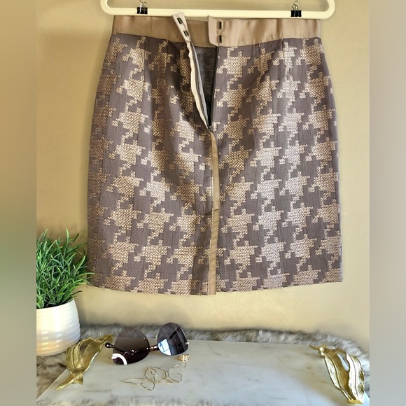 Ann Taylor LOFT Houndstooth Pencil Skirt, Size 6 - Picture 2 of 8